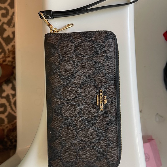 Coach Handbags - New never worn Coach wallet Authentic
